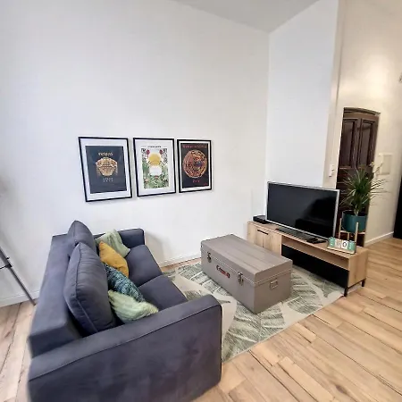 Nimes: L'auguste Centre-ville.